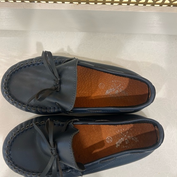 Kids Navy Moccasins with Bow The Oaks Apparel so cute! Size 12 - Picture 3 of 6